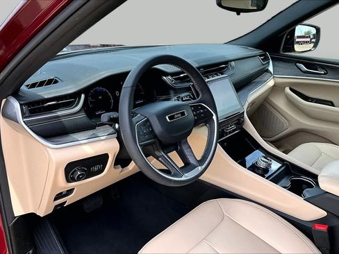 Used 2024 Jeep Grand Cherokee L Limited RWD image 18