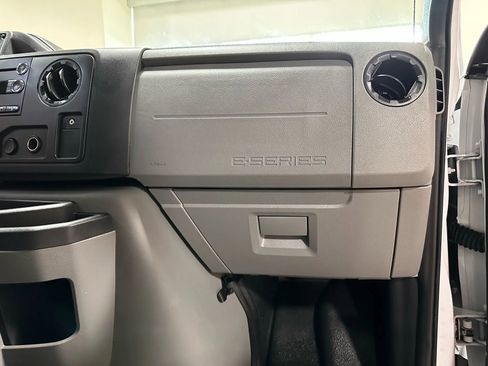 Used 2015 Ford E-350 and Econoline 350 Super Duty image 58