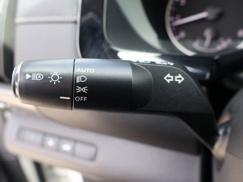 Used 2024 Nissan Pathfinder SL FWD image 46
