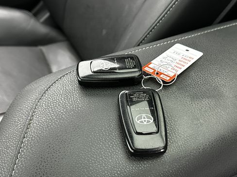 Used 2022 Toyota Camry XSE image 15