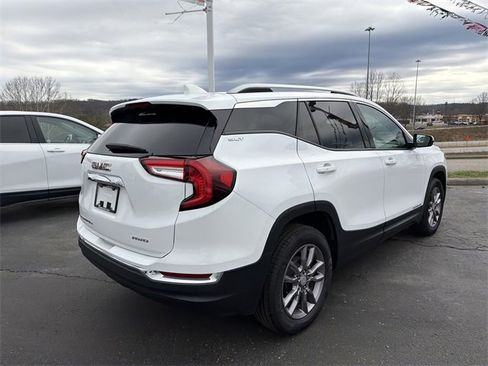 Used 2023 GMC Terrain SLT image 4