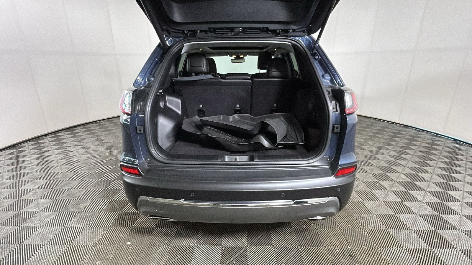 Used 2021 Jeep Cherokee Limited AWD/4WD image 32