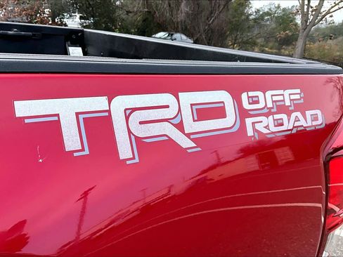 Certified 2016 Toyota Tacoma SR5 image 10