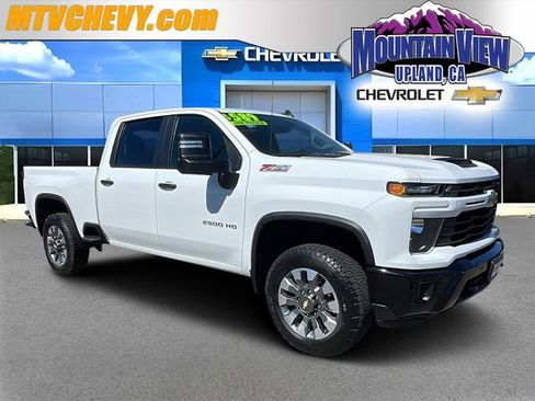 Used 2025 Chevrolet Silverado 2500 Custom w/ Custom Value Package image 1