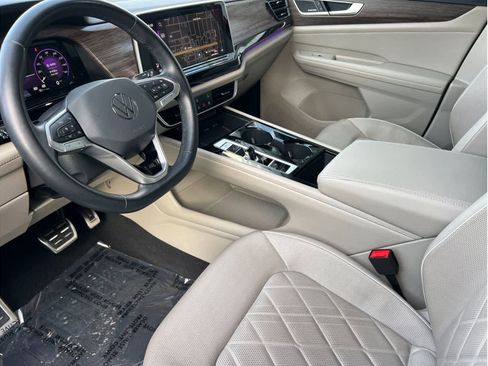 Used 2024 Volkswagen Atlas SEL Premium R-Line image 13