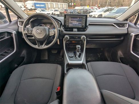 Used 2021 Toyota RAV4 LE image 18