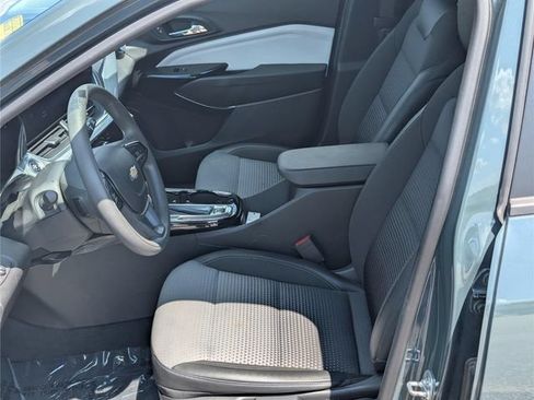 Used 2025 Chevrolet Trax LT FWD image 15