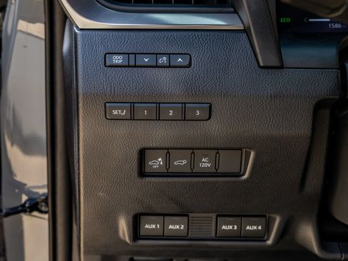 Used 2026 Lexus GX 550 AWD/4WD image 22