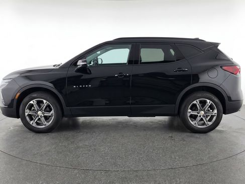Used 2025 Chevrolet Blazer LT FWD image 5