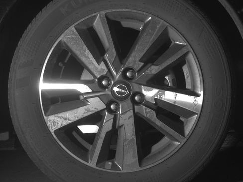 Used 2025 Nissan Versa SV FWD image 16