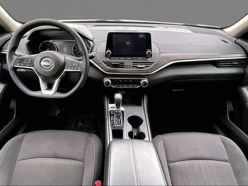 Used 2025 Nissan Altima 2.5 SV FWD image 15