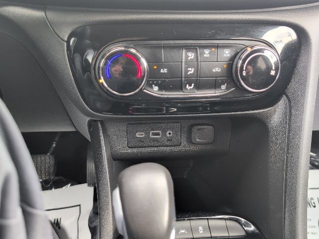 Used 2022 Buick Encore GX Preferred w/ Cold Weather Comfort Package FWD image 21