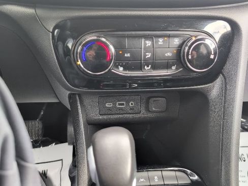 Used 2022 Buick Encore GX Preferred w/ Cold Weather Comfort Package FWD image 21