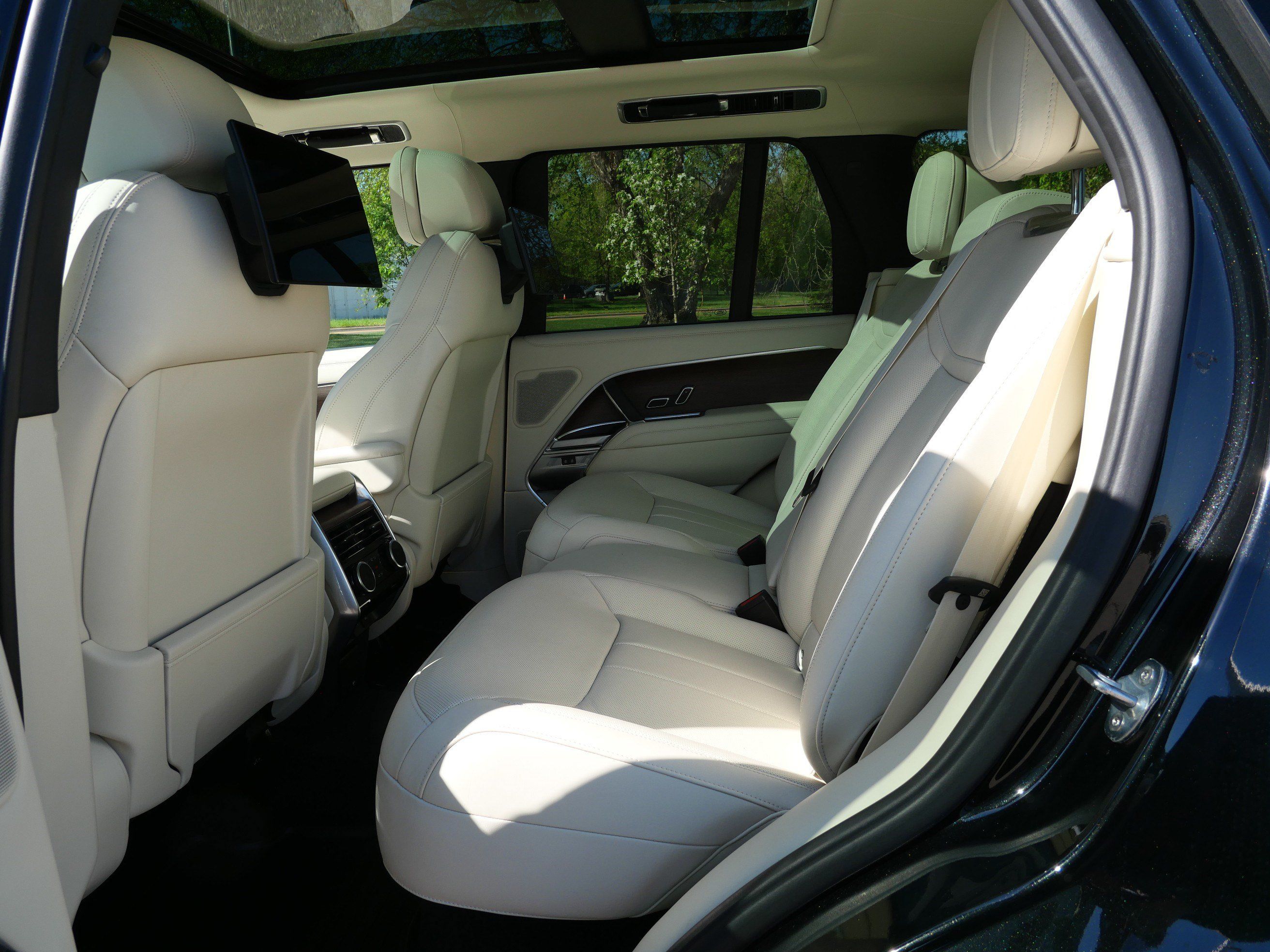 Certified 2023 Land Rover Range Rover Autobiography AWD/4WD image 15