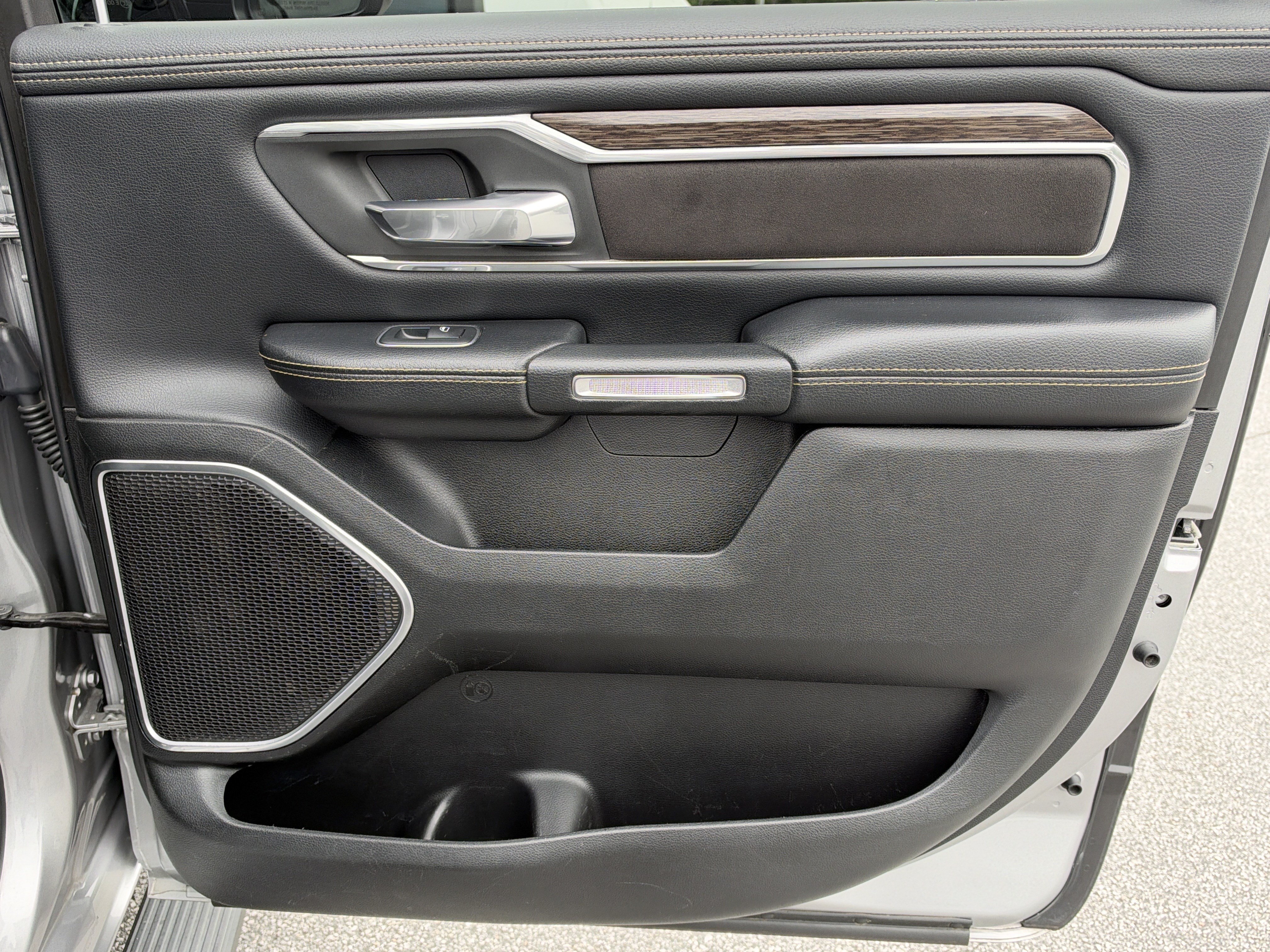Used 2020 RAM 1500 Laramie AWD/4WD image 19