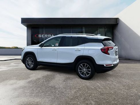 Used 2024 GMC Terrain SLT AWD/4WD image 3