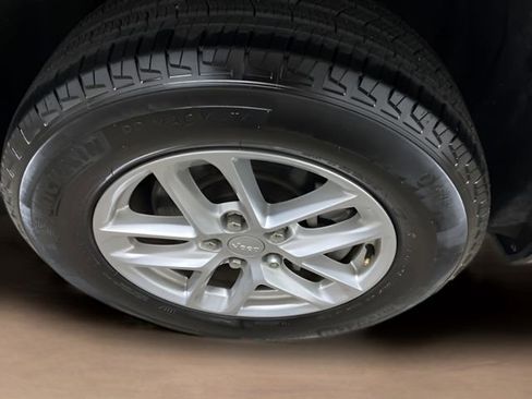 Used 2024 Jeep Grand Cherokee L Laredo w/ Luxury Tech Group I image 10