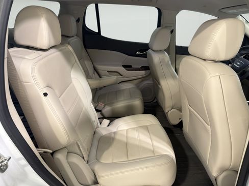 Used 2021 GMC Acadia Denali w/ Denali Technology Package FWD image 16