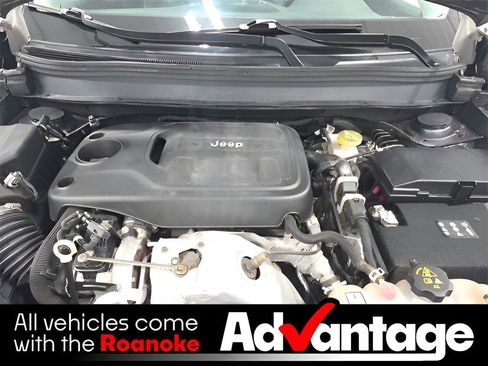 Used 2019 Jeep Cherokee Latitude Plus w/ Comfort/Convenience Group image 31