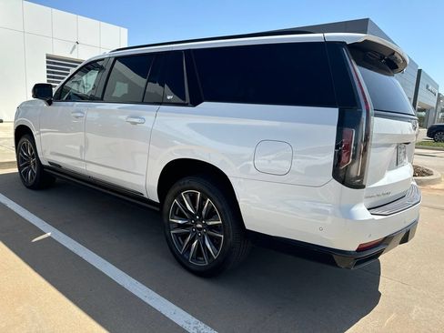 Used 2022 Cadillac Escalade ESV Sport Platinum AWD/4WD image 4