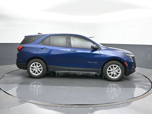Used 2023 Chevrolet Equinox LS w/ LS Convenience Package image 6