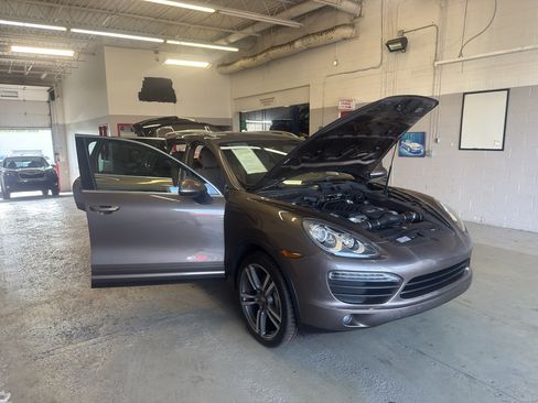 Used 2012 Porsche Cayenne S AWD/4WD image 9