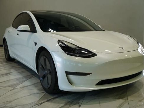 Used 2021 Tesla Model 3 Standard Range Plus RWD image 3