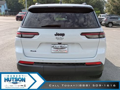 Used 2023 Jeep Grand Cherokee L Laredo image 7