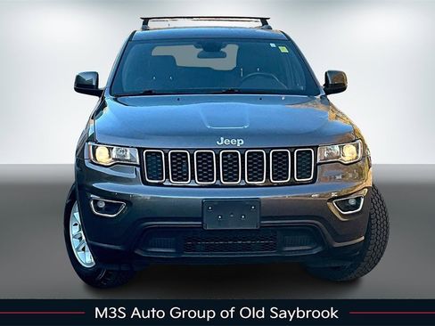Used 2020 Jeep Grand Cherokee Laredo image 2