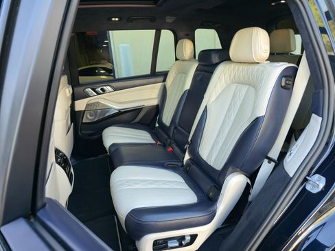 Used 2019 BMW X7 xDrive50i w/ M Sport Package AWD/4WD image 33