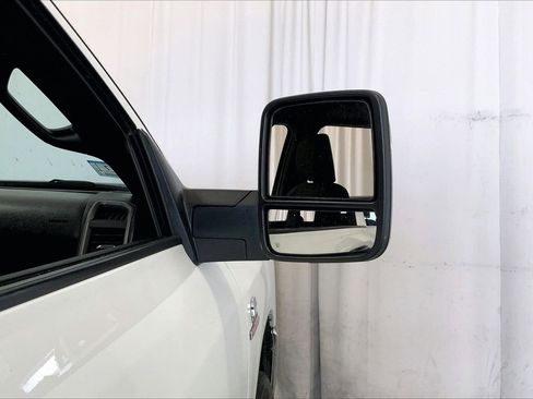 Used 2024 RAM 2500 Tradesman w/ Chrome Appearance Group AWD/4WD image 11