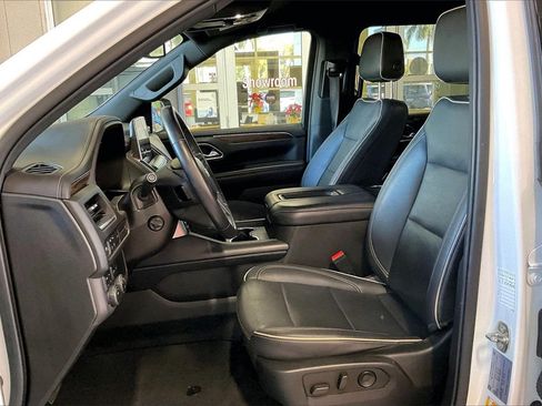 Used 2022 Chevrolet Suburban Premier image 3
