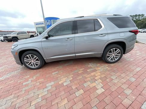 Used 2023 Chevrolet Traverse High Country FWD image 32