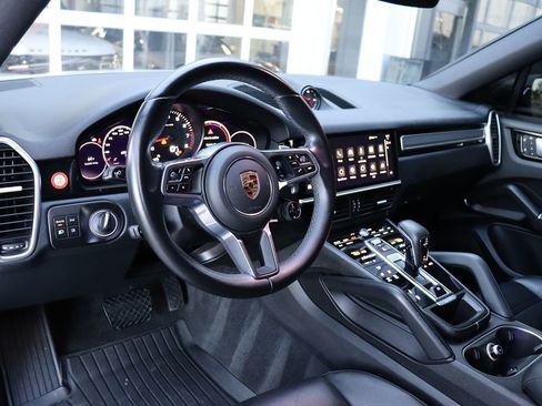 Used 2022 Porsche Cayenne Platinum Edition image 11