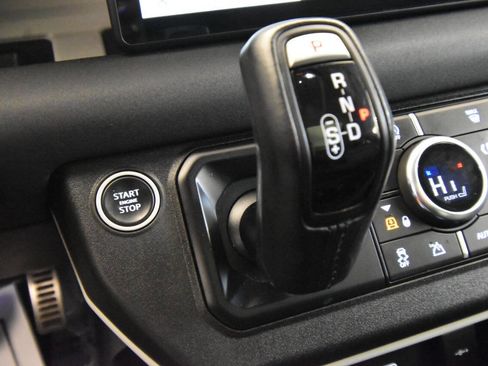 Used 2020 Land Rover Defender 110 First Edition image 22