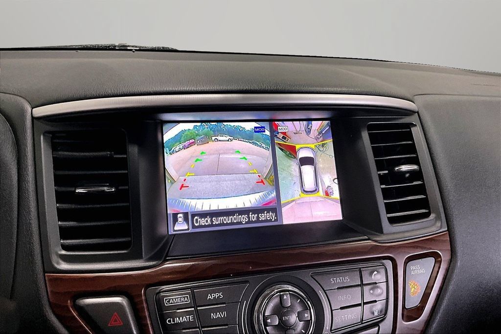 Used 2018 Nissan Pathfinder Platinum AWD/4WD image 14