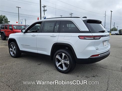 New 2025 Jeep Grand Cherokee Limited w/ Luxury Tech Group II image 9