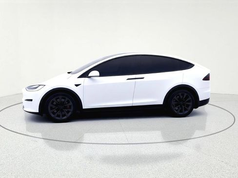 Used 2023 Tesla Model X Plaid image 4