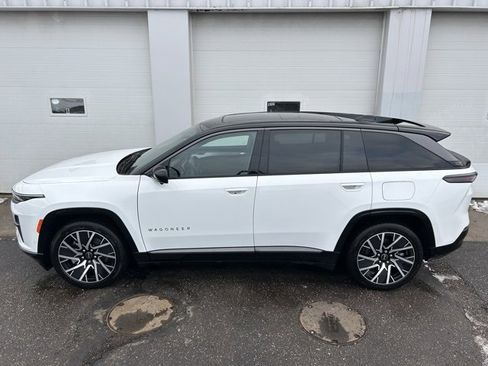 Used 2025 Jeep Wagoneer S Limited image 3