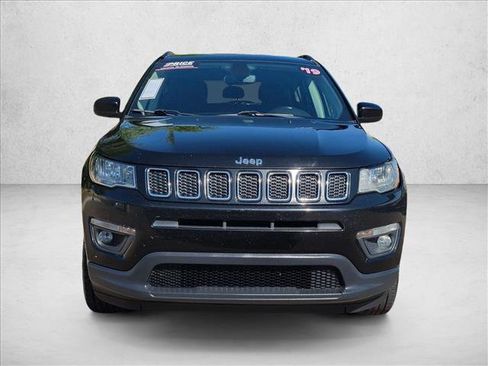Used 2019 Jeep Compass Latitude w/ Cold Weather Group AWD/4WD image 2