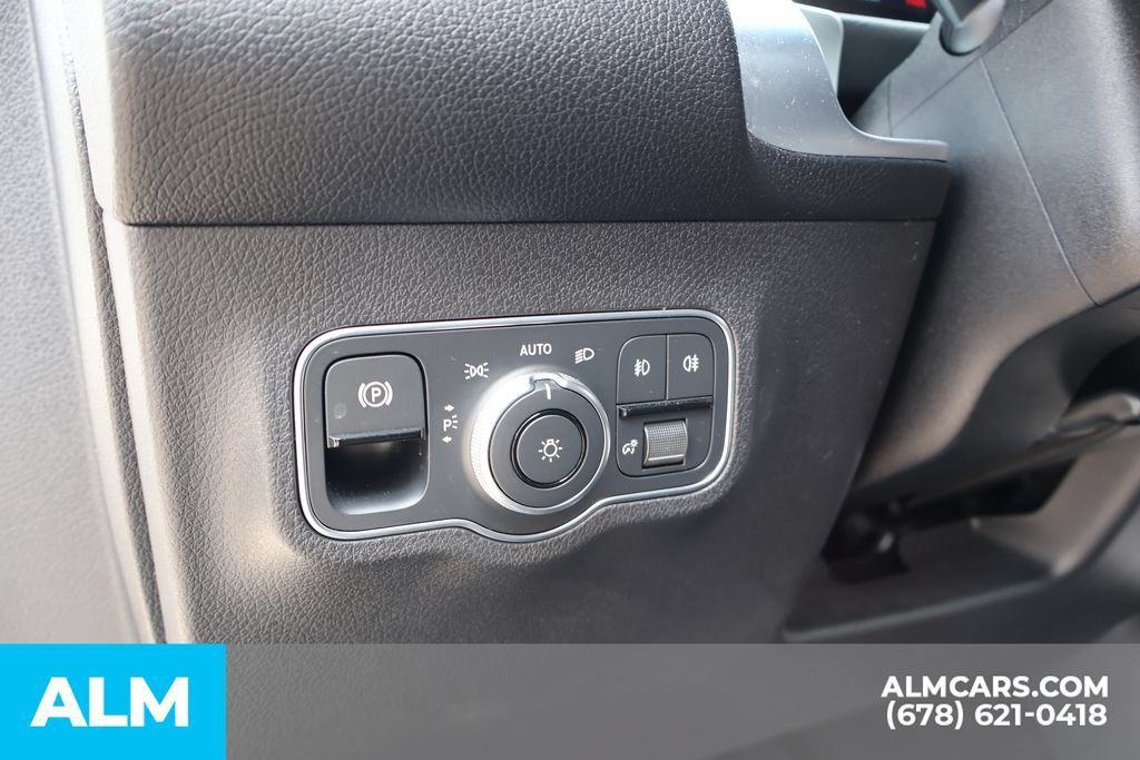 Used 2024 Mercedes-Benz GLB 250 image 17