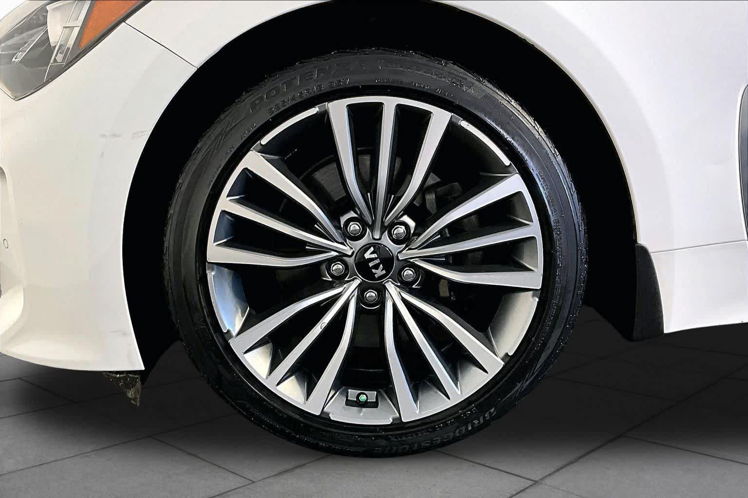 Used 2019 Kia Stinger RWD image 9