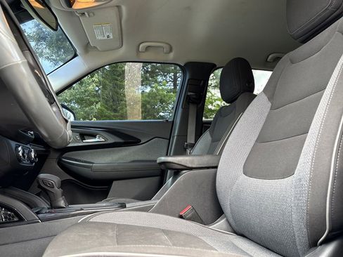 Used 2021 Chevrolet TrailBlazer LT w/ Convenience Package FWD image 3
