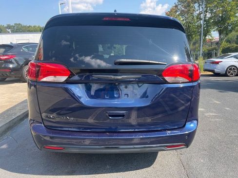 Used 2020 Chrysler Pacifica Touring w/ S Appearance Package FWD image 4