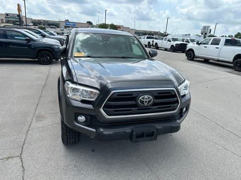 Used 2019 Toyota Tacoma SR5 AWD/4WD image 23