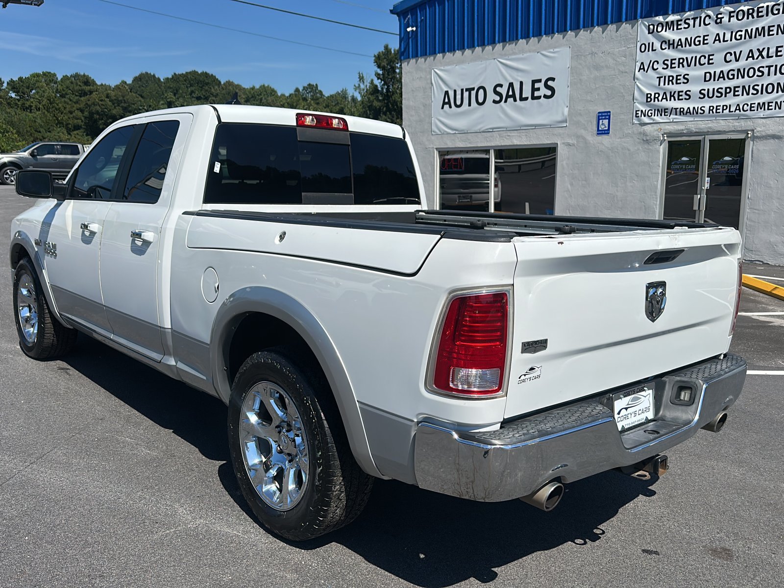 Used 2017 RAM 1500 Laramie RWD image 3