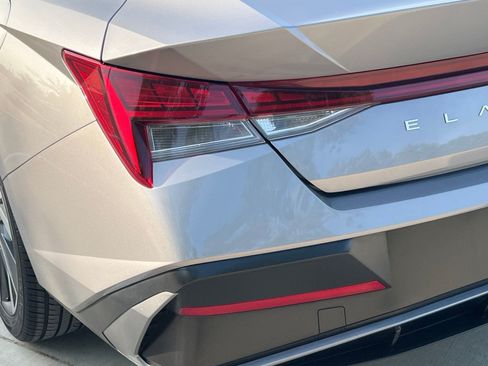 Used 2025 Hyundai Elantra Limited FWD image 13