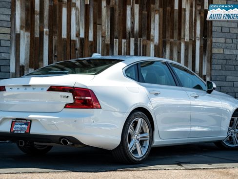 Used 2018 Volvo S90 T5 Momentum w/ Convenience Package image 6