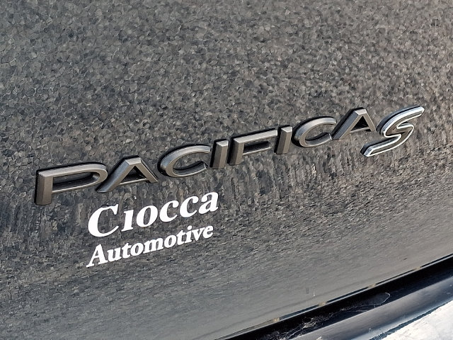 Used 2025 Chrysler Pacifica Limited FWD image 31