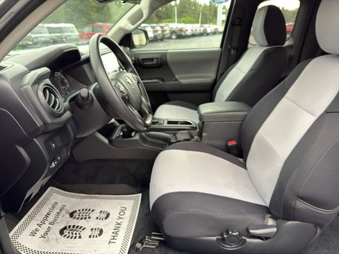 Used 2022 Toyota Tacoma SR RWD image 10